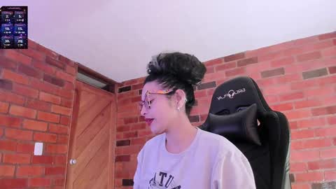 Paulina online show from 01-06-25, 01:42