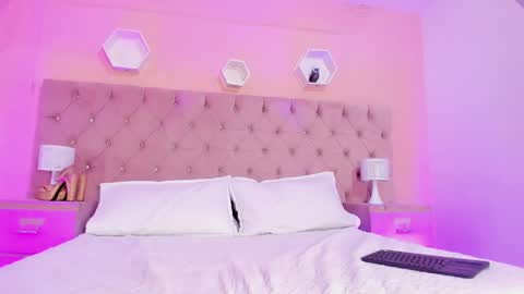 Paulina Belle online show from 12-19-24, 09:07