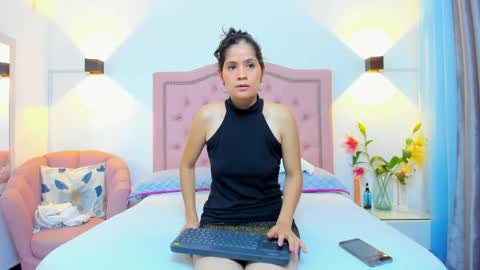 Snapshot of paulinavera chatting on 05-11-26, 02:01 paulinavera online show from 05-11-26, 02:01