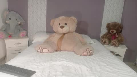 Snapshot of paulinawilliams chatting on 11-26-25, 05:14 paulina online show from 11-26-25, 05:14