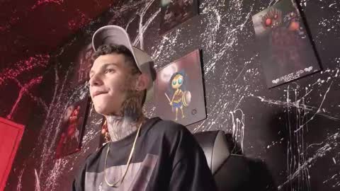 Snapshot of paulo527 chatting on 12-14-25, 04:51 Paulo online show from 12-14-25, 04:51