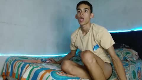 Snapshot of paulosex12 chatting on 10-18-25, 04:30 paulosex12 online show from 10-18-25, 04:30