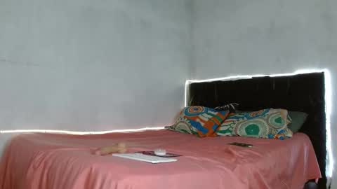 Snapshot of paulosex12 chatting on 10-25-25, 04:31 paulosex12 online show from 10-25-25, 04:31