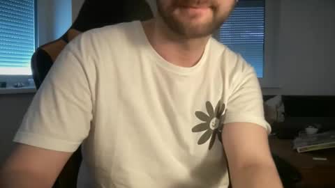 Snapshot of paulsimpsn chatting on 04-17-26, 02:42 love bush online show from 04-17-26, 02:42