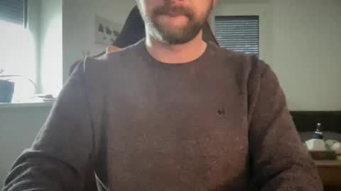 Snapshot of paulsimpsn chatting on 05-14-26, 06:20 love bush online show from 05-14-26, 06:20