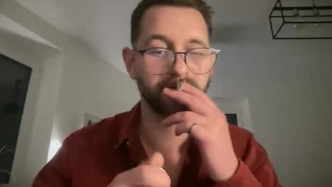 Snapshot of paulsimpsn chatting on 05-17-26, 07:10 love bush online show from 05-17-26, 07:10