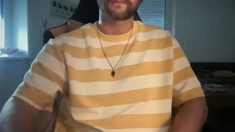 Snapshot of paulsimpsn chatting on 06-10-26, 02:49 love bush online show from 06-10-26, 02:49