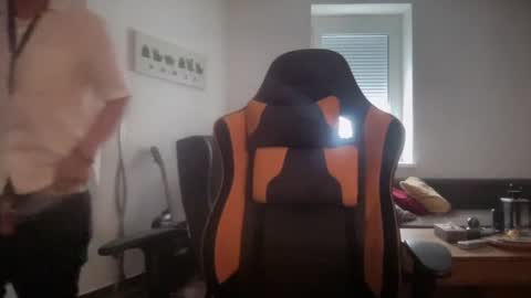 Snapshot of paulsimpsn chatting on 06-17-26, 02:29 love bush online show from 06-17-26, 02:29