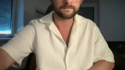 Snapshot of paulsimpsn chatting on 06-19-26, 05:28 love bush online show from 06-19-26, 05:28