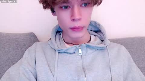 Snapshot of pawclaw chatting on 01-12-26, 11:43 pawclaw online show from 01-12-26, 11:43