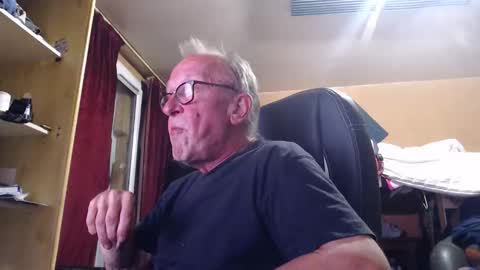 Snapshot of pc8474408 chatting on 09-11-25, 07:25 pc8474408 online show from 09-11-25, 07:25