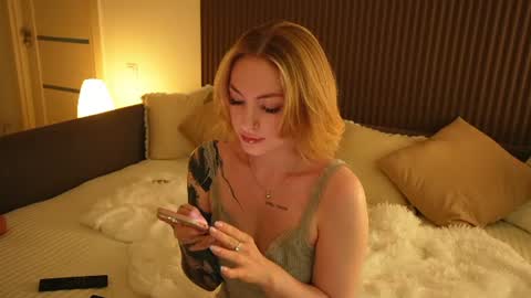 Snapshot of peach_in_stockings chatting on 06-28-26, 01:28 Kristina online show from 06-28-26, 01:28