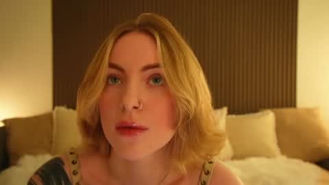 Snapshot of peach_in_stockings chatting on 07-12-26, 01:02 Kristina online show from 07-12-26, 01:02