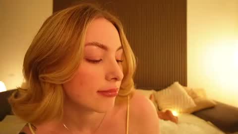 Snapshot of peach_in_stockings chatting on 07-22-26, 01:25 Kristina online show from 07-22-26, 01:25