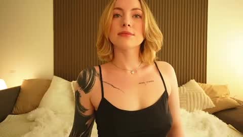 Snapshot of peach_in_stockings chatting on 07-28-26, 02:13 Kristina online show from 07-28-26, 02:13