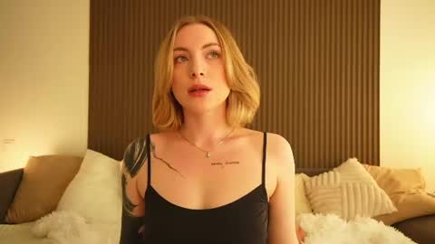 Snapshot of peach_in_stockings chatting on 07-28-26, 03:21 Kristina online show from 07-28-26, 03:21
