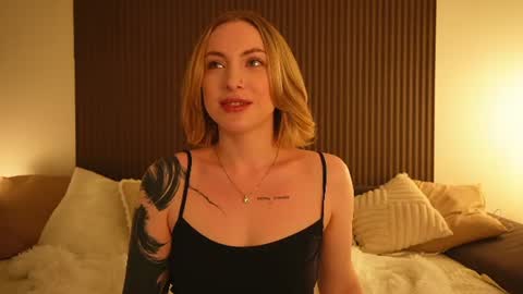 Snapshot of peach_in_stockings chatting on 07-28-26, 04:39 Kristina online show from 07-28-26, 04:39