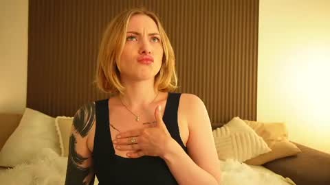 Snapshot of peach_in_stockings chatting on 07-29-26, 01:20 Kristina online show from 07-29-26, 01:20