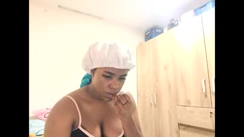 Snapshot of peachbrii chatting on 11-25-25, 02:22 Briana online show from 11-25-25, 02:22