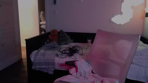 Snapshot of peacheekitty chatting on 12-08-24, 06:22 Effyyyyy online show from 12-08-24, 06:22