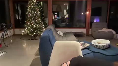 Snapshot of peacheekitty chatting on 12-13-24, 06:31 Effyyyyy online show from 12-13-24, 06:31