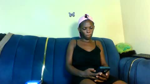 Snapshot of peachy_mummie chatting on 11-18-25, 05:28 peachie online show from 11-18-25, 05:28