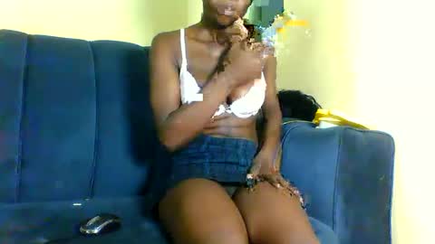 Snapshot of peachy_mummie chatting on 12-03-25, 07:12 peachie online show from 12-03-25, 07:12