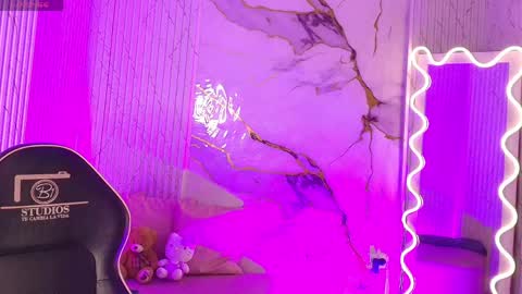 peachy_tay online show from 04-06-26, 10:49