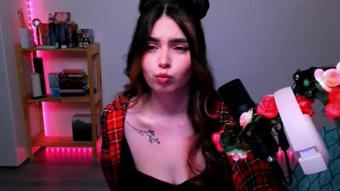 Snapshot of peachybabe__ chatting on 10-24-25, 04:47 Peachy online show from 10-24-25, 04:47