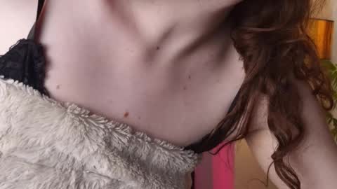 Snapshot of peachypixiee chatting on 09-23-25, 05:32 PeachyPixiee online show from 09-23-25, 05:32