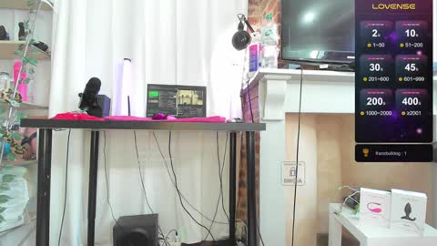 Help me to reach 200 thumbs up  online show from 12-27-24, 12:01