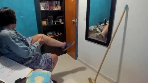 Tangerine Penaut online show from 12-15-25, 09:19