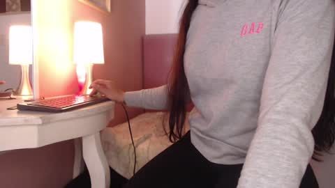 Snapshot of pearl_3 chatting on 12-12-24, 09:04 Pearl online show from 12-12-24, 09:04