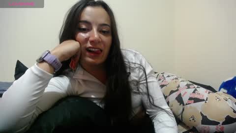 Snapshot of pearl_3 chatting on 01-21-25, 06:33 Pearl online show from 01-21-25, 06:33