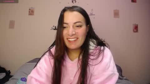 Snapshot of pearl_3 chatting on 10-10-25, 04:11 Pearl online show from 10-10-25, 04:11