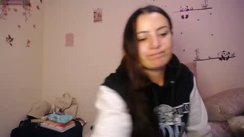 Snapshot of pearl_3 chatting on 11-20-25, 04:12 Pearl online show from 11-20-25, 04:12