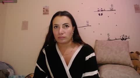 Snapshot of pearl_3 chatting on 12-15-25, 04:39 Pearl online show from 12-15-25, 04:39