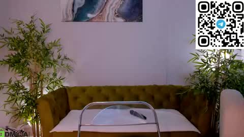 Snapshot of pearl_bloom chatting on 04-29-26, 11:44 Sex Leah online show from 04-29-26, 11:44