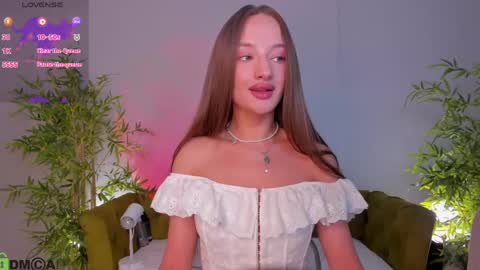 Snapshot of pearl_bloom chatting on 06-08-26, 12:47 Sex Leah online show from 06-08-26, 12:47