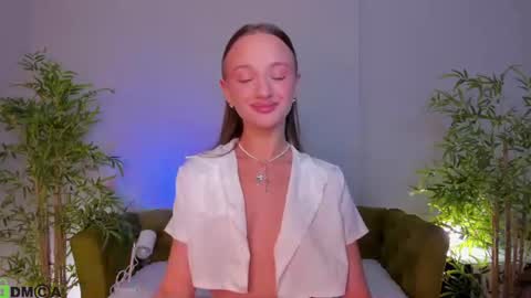 Snapshot of pearl_bloom chatting on 06-12-26, 12:42 Sex Leah online show from 06-12-26, 12:42