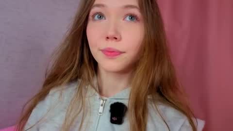 pearly_peach_ online show from 04-22-26, 05:03