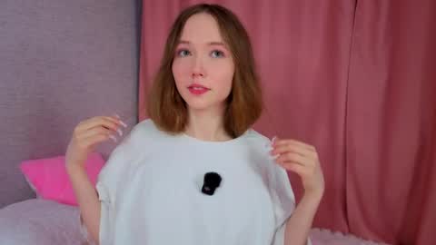 pearly_peach_ online show from 04-23-26, 06:10