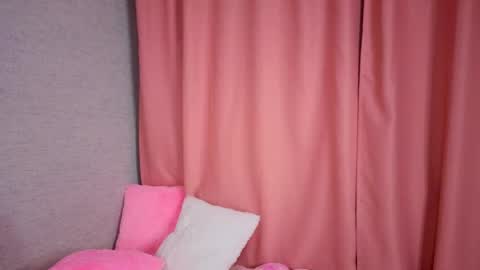 Snapshot of pearly_peach_ chatting on 04-25-26, 06:05 pearly_peach_ online show from 04-25-26, 06:05