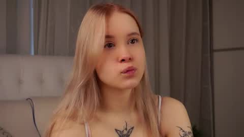 Lily online show from 04-24-26, 03:09