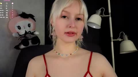 Snapshot of peek_in_my_window chatting on 10-02-25, 01:45 tony online show from 10-02-25, 01:45