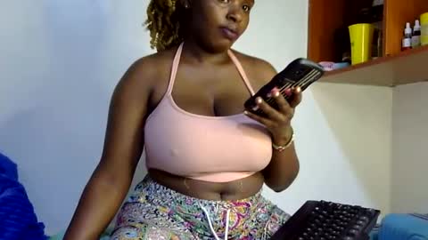Snapshot of peekyshams chatting on 09-14-25, 02:38 peekyshams online show from 09-14-25, 02:38