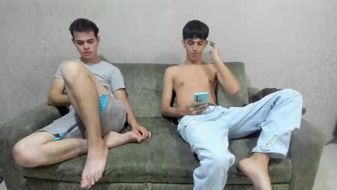 Snapshot of pelusos_mens chatting on 05-01-26, 07:29 CAIN-19 ALLEN-18 RONALD-18 AUSTIN-18 MOD DANTE online show from 05-01-26, 07:29
