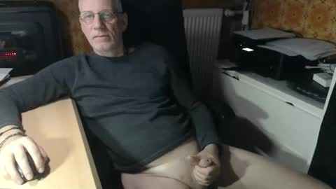 Snapshot of pemue65 chatting on 11-07-25, 06:24 Pemue65 online show from 11-07-25, 06:24