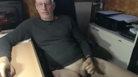 Snapshot of pemue65 chatting on 11-12-25, 06:36 Pemue65 online show from 11-12-25, 06:36