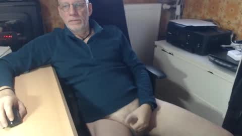 Snapshot of pemue65 chatting on 11-14-25, 08:13 Pemue65 online show from 11-14-25, 08:13